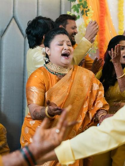 Guests singing and dancing with full enthusiasm at the Sangeet.