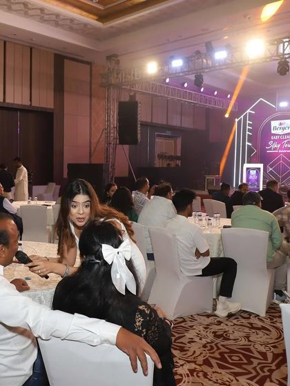 Moving through the tables and interacting directly with guests at the Berger Paints event. It makes everyone feel included.