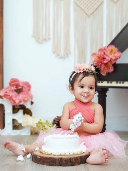 A wide shot of our boho-themed cake smash setup, complete with a mini piano and floral decorations, creating a beautiful scene for the birthday girl.