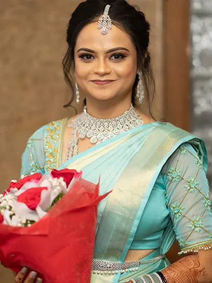 A lovely portrait of Samskruthi. The sparkling CZ jewellery gives her a radiant and modern bridal look.