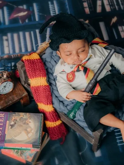 The full Hogwarts library setup for our baby Harry. The details, like the owl and books, make this theme truly magical.