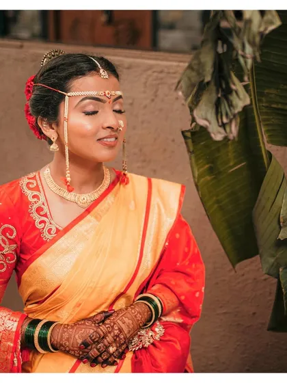 A candid frame of Krutika waiting for her baraat. Her makeup is serene and flawless, ready for the big moment.