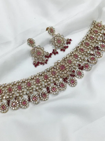 A maroon stone choker with an antique finish.