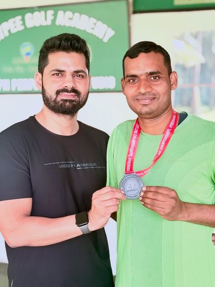 I am incredibly proud to be the nutritionist for para-cyclist and athlete Pravin Kumar. Here he is with his well-deserved medal, a result of his hard work and our collaborative focus on his performance nutrition.