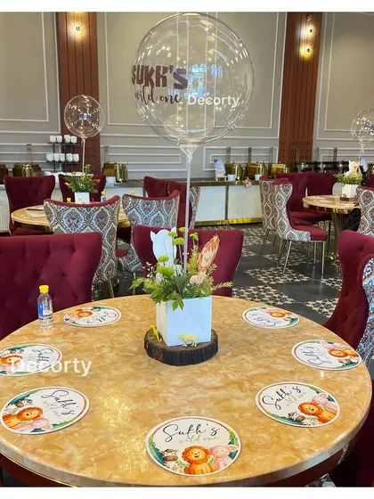 A duplicate of the guest table setting.