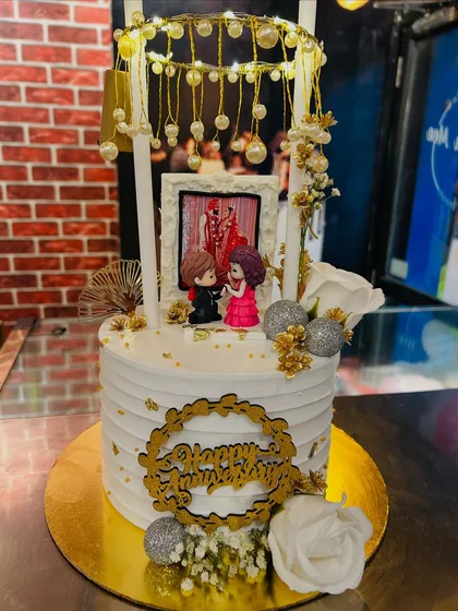 The full view of the lighted anniversary photo frame cake, a romantic and personalized centerpiece.