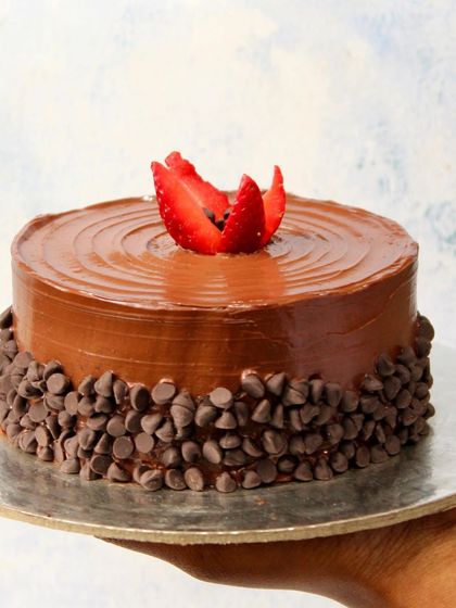 Our extraordinary vegan cakes are sweeter than love. This chocolate truffle cake is deliciously healthy, sweetened with jaggery, and free of maida and dairy.