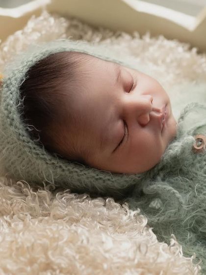 The littlest of details. Your newborn has them for the shortest while, and I make sure to capture every tiny feature, like the soft fuzz on their head and their perfect little nose.
