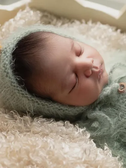 The littlest of details. Your newborn has them for the shortest while, and I make sure to capture every tiny feature, like the soft fuzz on their head and their perfect little nose.