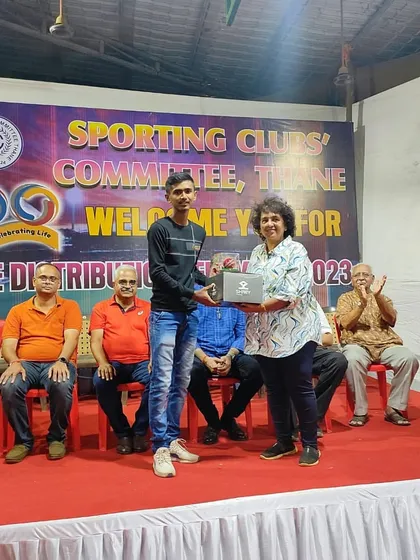 Tanmay Jagtap receiving the Best Player of the Year 2023 award from the Sporting Clubs' Committee, Thane.