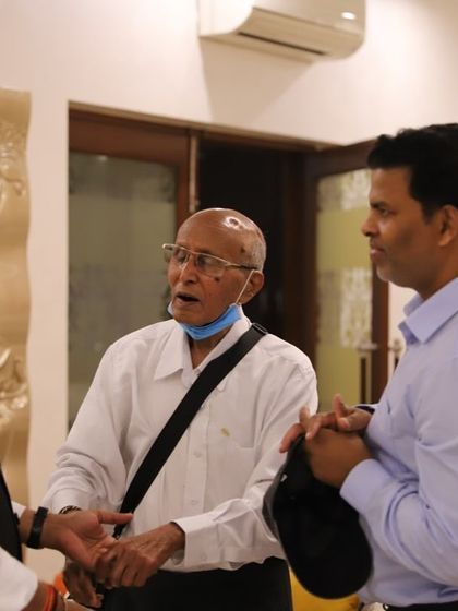 In conversation at the ashram. These interactions with fellow seekers are always enriching and reinforce the sense of a shared spiritual family.