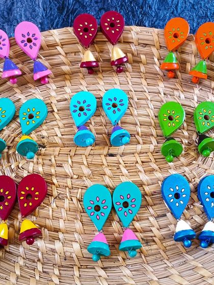 A duplicate image of the playful leaf and jhumka danglers.