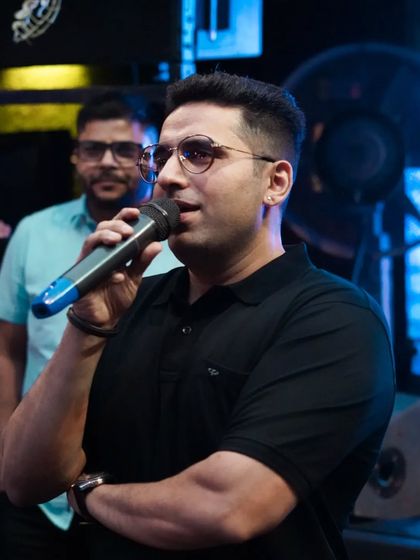 Guest faculty member DJ Dee Arora sharing his journey and experiences with our students. Learning from seasoned professionals is a key part of our curriculum.