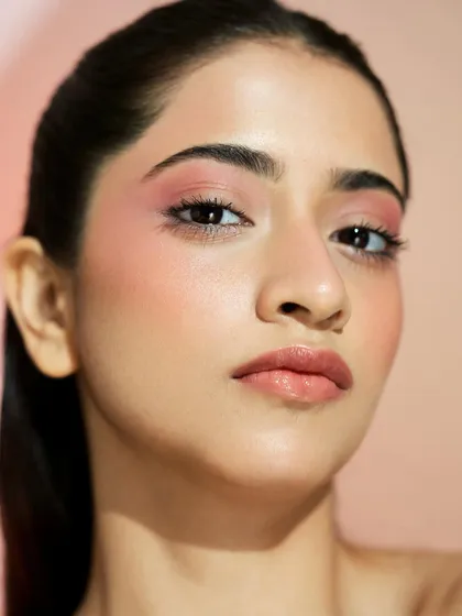 A full-face view of this fresh and radiant beauty look. The skin looks like skin, which is always my ultimate goal.