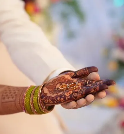The beautiful, dark mehendi stain captured during a wedding ceremony. This is the result I always aim for with my natural henna.