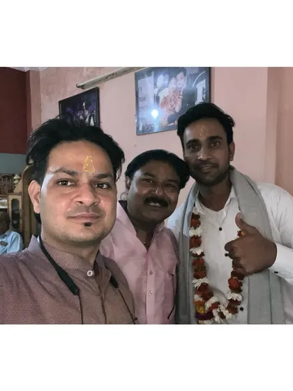 A quick selfie with fellow performers at the Taj Magic Society gathering. These are the moments that make being part of the magic community so special.