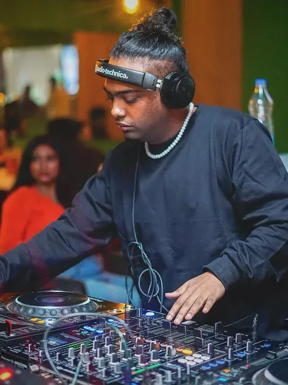 Just your girlfriend's favourite DJ, spinning tracks that make you move. Confidence comes from knowing you can rock any party.