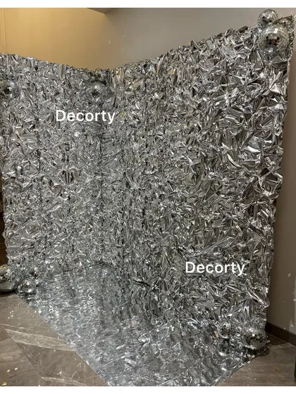 A versatile and glamorous foil backdrop that creates an incredible photo booth. This silver wall reflects light beautifully and is perfect for disco themes, anniversaries, or any chic party.