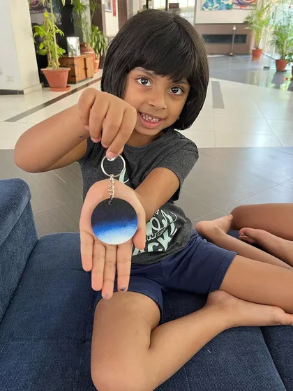 We even make art you can carry with you. This custom-painted keychain was a huge hit, letting kids create a beautiful ombre-style design to take home from our craft session.