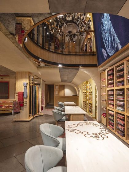 We designed spacious lounges and consultation zones on the upper floors of Ahujasons. These areas, with their comfortable seating and inlaid discussion tables, provide an intimate and personalized shopping experience for clients.