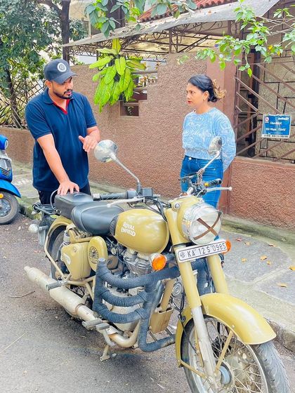 Explaining the nuances of the Royal Enfield. Each bike has its own personality, and I help students understand every detail, from the throttle to the brakes.