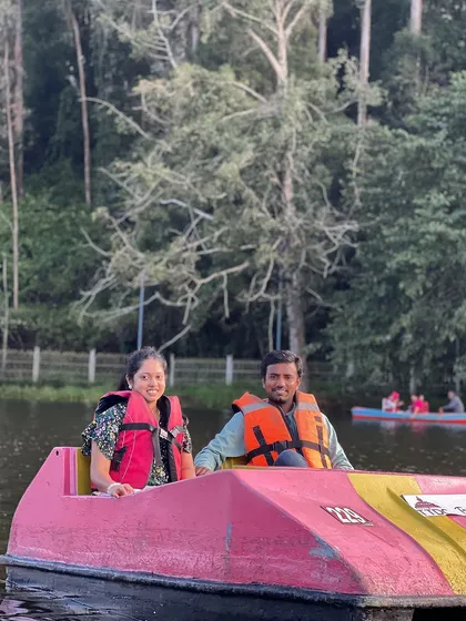 A couple enjoying a boat ride on Kodaikanal lake.