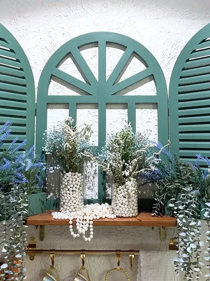 To celebrate a 500k milestone, we designed a surprise "Breakfast at Tiffany's" themed party, using the iconic Tiffany blue, white florals, pearls, and a custom dessert cart.
