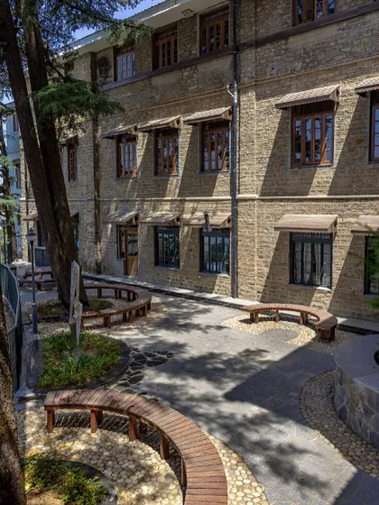 In response to the pandemic, we reimagined a disused open space into an outdoor learning environment. Using materials already on-site, these curved benches and quiet corners demonstrate circularity and how thoughtful design can create spaces for contemplation and connection.