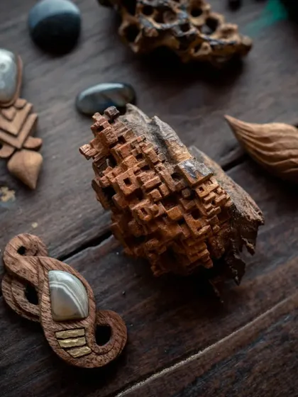 Take a closer look at the incredible detail you can achieve with wood carving. This piece, crafted in our workshop, shows how a block of wood can be transformed into a work of art. This is where patience meets creativity.