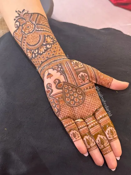 Another angle of the peacock palm design.