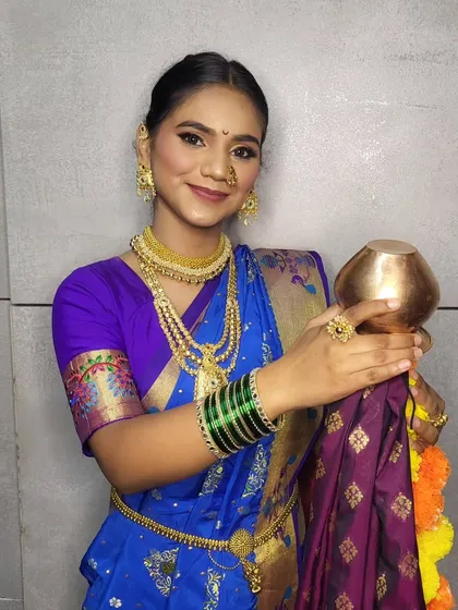 Posing with the Gudi, the symbol of the festival, her complete look is a celebration of Maharashtrian culture.