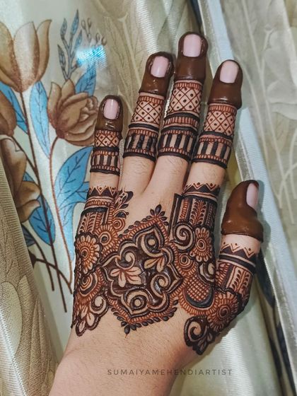 A final shot of my self-henna session.