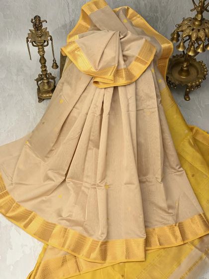 A classic Maheshwari silk cotton saree in a natural beige with a simple gold border. This is an elegant and understated piece, perfect for work or formal daytime occasions.