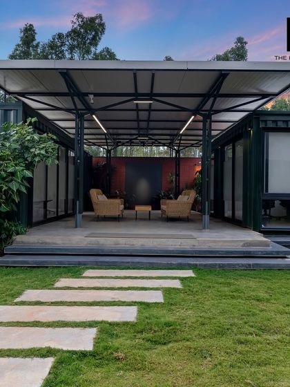 This twin-unit office features a covered breezeway that creates a shared, open-air lounge space. It’s a smart design that expands the usable area and encourages interaction, all while being surrounded by nature.