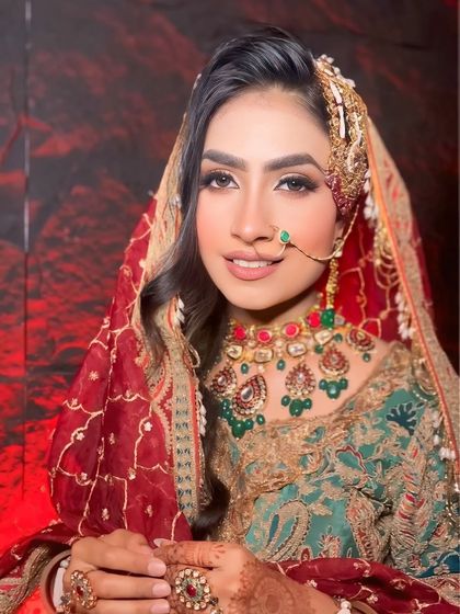 A close-up of the final bridal makeup and hair. Notice the flawless skin, defined eyes, and how the side-parted hair frames the face and maang tikka perfectly.
