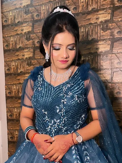 A close-up of the silver and blue smokey eye makeup, paired with a soft pink lip for a balanced and beautiful look.