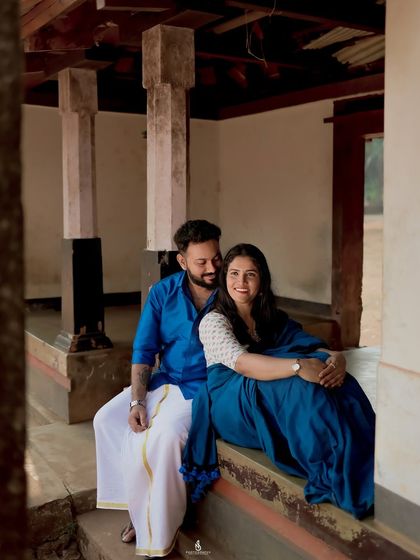 A comfortable and intimate pose on the steps of the house. This shot showcases their easy-going connection in a beautiful, traditional setting.