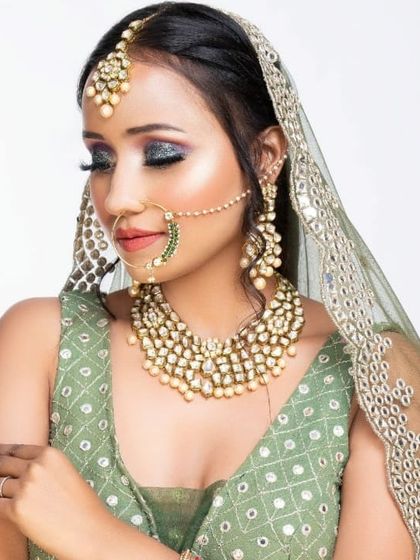 A detailed shot of the light green mirror work lehenga and pearl jewellery set. This rental outfit is both traditional and trendy.