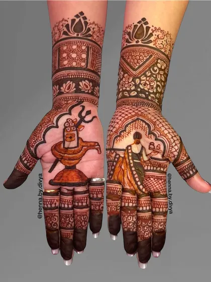 A special design for the festival of Teej, celebrating the union of Shiva and Parvati. One palm depicts Lord Shiva with his Trishul, while the other shows a woman observing the fast.