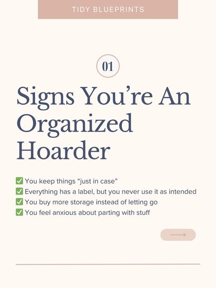 This infographic shows the common signs of being an organized hoarder, such as keeping "just in case" items or buying more storage instead of letting go. Recognizing these habits is the first step to change.