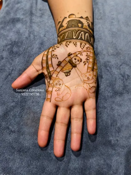 Here's a detailed look at the panda-themed hand from the baby shower set. The baby's name, 'Vivaan', is beautifully integrated into the wristband design.