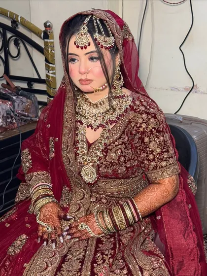 This HD Nikkah bride is ready for her ceremony. The makeup is kept classic with defined eyes and a deep lip color to complement her rich, red velvet outfit.