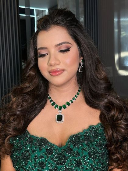 A close-up of a client looking beautiful in our emerald and AD necklace set. The rich green colour adds a touch of royalty to the sparkling diamonds.