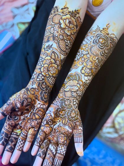Z4 Studios - Special Occasion Henna My Signature Florals (The 'Floral Queen') photo 36