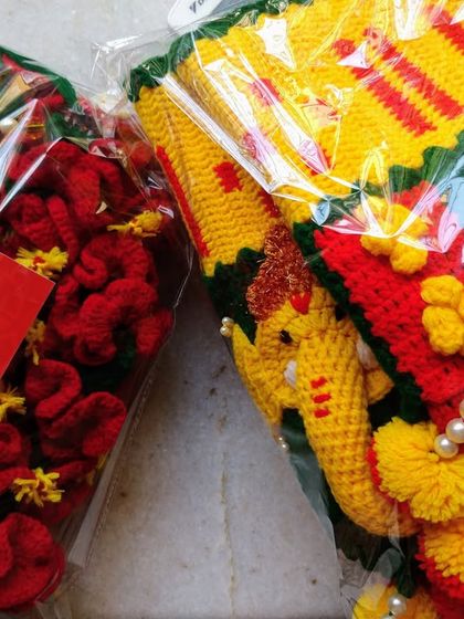 An exciting dispatch to the USA. This order included a custom 7-foot Ganpati toran and a 5-foot Jasvand (hibiscus) haar for Ganpati festival decorations.