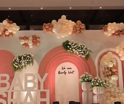 We can bearly wait! This grand baby shower stage for Baby Shah features our signature organic balloon clouds in a sophisticated earthy palette, custom 3D lettering, and elegant arched backdrops. It's a warm, inviting, and luxurious setup to celebrate the parents to be.