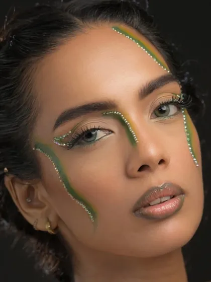 This close-up shows the flawless blending of the pigments and the sharp lines that define this artistic look.