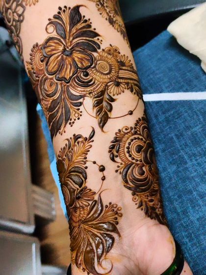 Hajira Mehendi Artist - Mehndi Art Classes & Workshops Festive & Party Henna photo 29