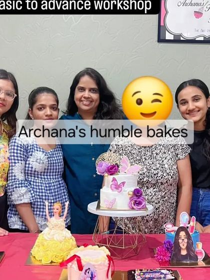 A group of happy students with me after a successful Basic to Advance cake workshop. Everyone gets to take their own masterpiece home.