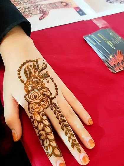 Minimalist & Tattoo-Style Henna photo 17